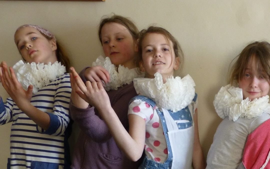 How to make a quick and fun Elizabethan Neck Ruff